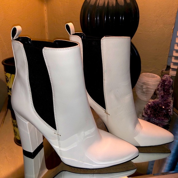 Vince Camuto Shoes - ⭐️NWT VINCE CAMUTO BOOTIES ⭐️